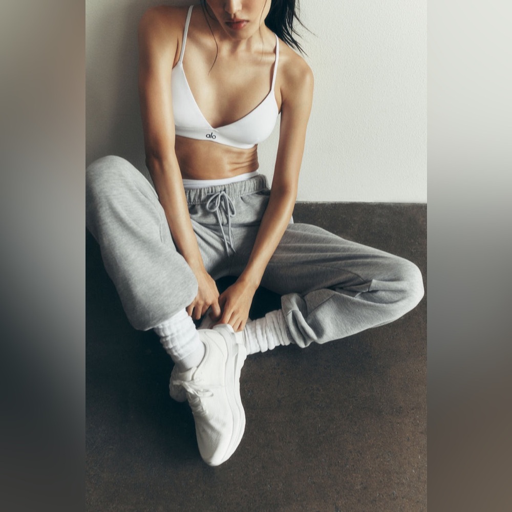 Alo Yoga Runner Sneakers in White/White Unisex Fit | US Men’s 9 | Women’s 10.5 - Picture 15 of 16